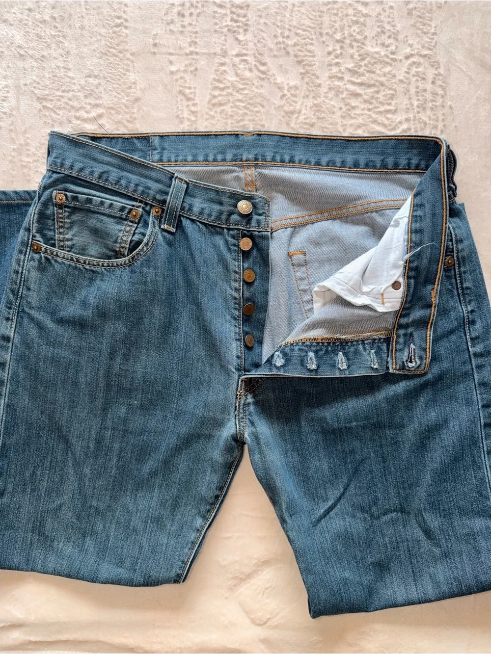 Vintage Levi's Men's Medium Blue Relaxed Straight Jeans